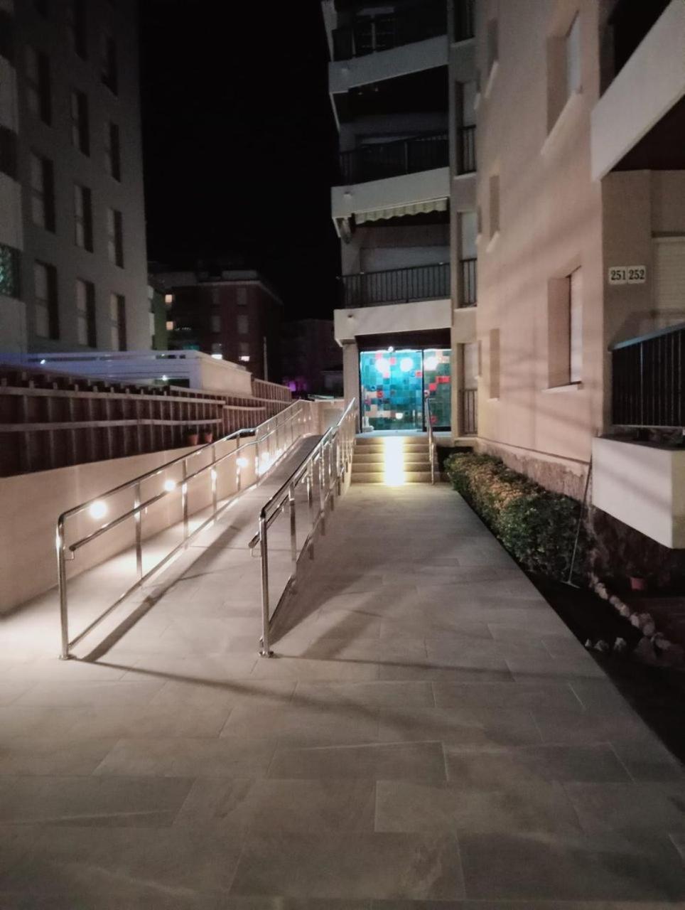 Apartamento Primera Linea De Playa Port-Segur سيجور دي كالافيل المظهر الخارجي الصورة
